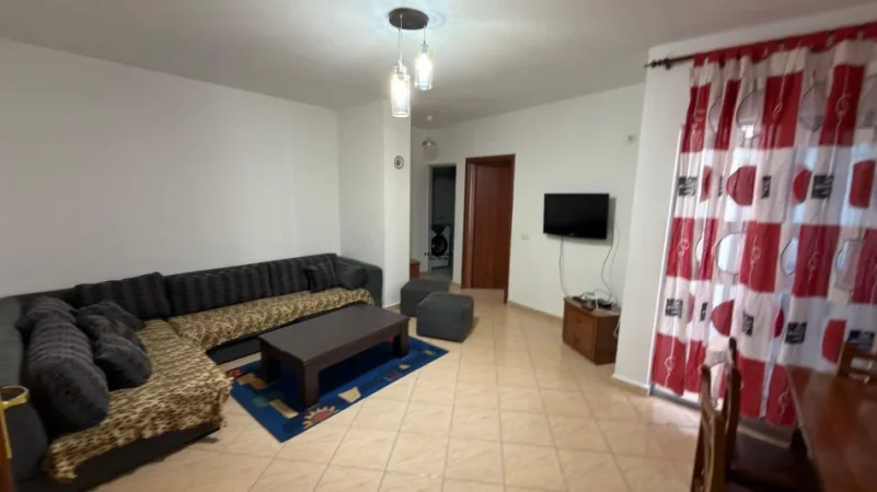 Tirane, jepet me qera apartament 1+1 Kati 4, 60 m² 450 € (PALLATI ME SHIGJETA)