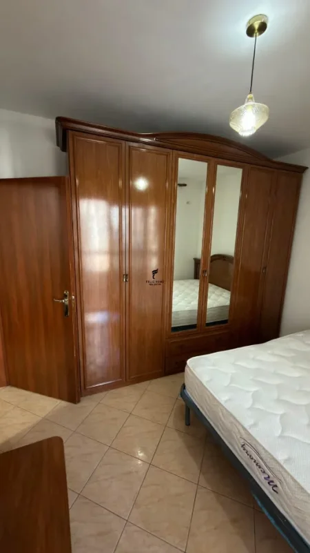 Tirane, jepet me qera apartament 1+1 Kati 4, 60 m² 450 € (PALLATI ME SHIGJETA)