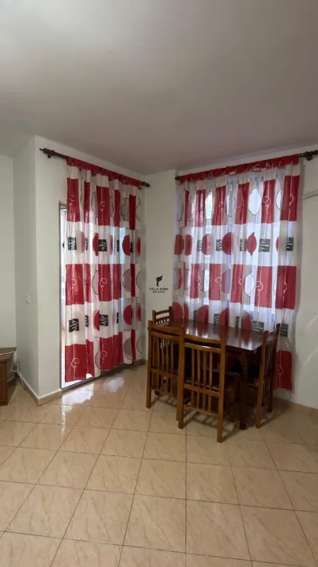 Tirane, jepet me qera apartament 1+1 Kati 4, 60 m² 450 € (PALLATI ME SHIGJETA)