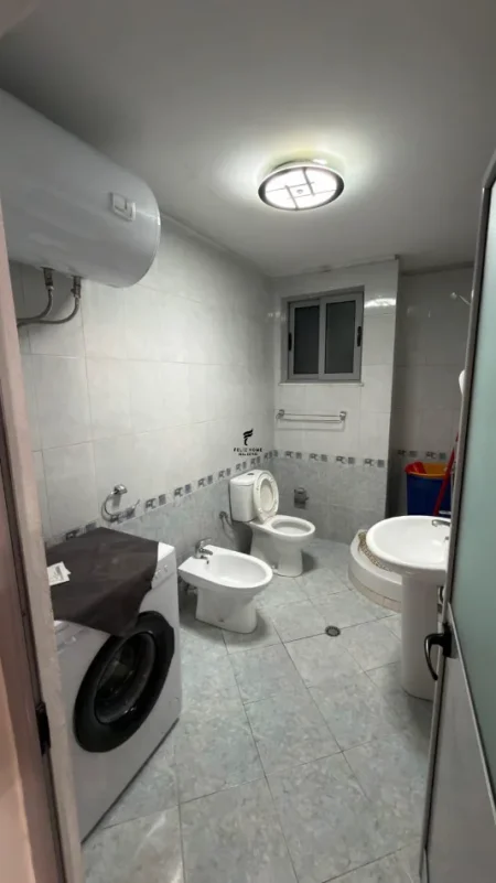 Tirane, jepet me qera apartament 1+1 Kati 4, 60 m² 450 € (PALLATI ME SHIGJETA)