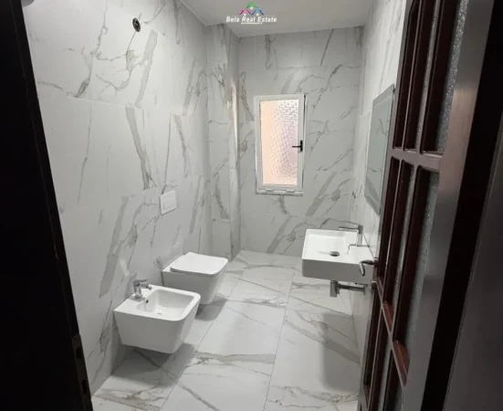 Tirane, jepet me qera zyre Kati 4, 178 m² 1.800 € (sheshi willson)