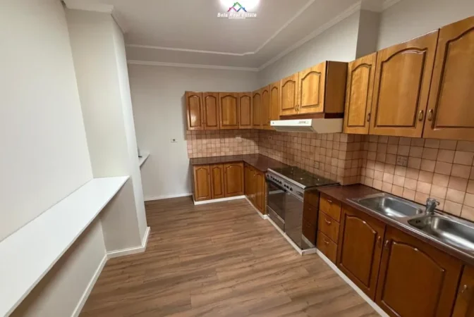 Tirane, jepet me qera zyre Kati 4, 178 m² 1.800 € (sheshi willson)