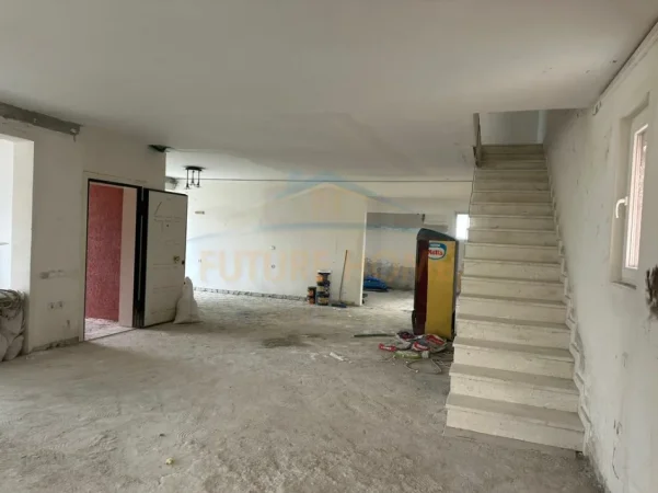 Tirane, jepet me qera ambjent biznesi Kati 0, 7.000 € (Kodra e Diellit 2)