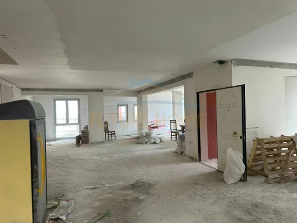 Tirane, jepet me qera ambjent biznesi Kati 0, 7.000 € (Kodra e Diellit 2)