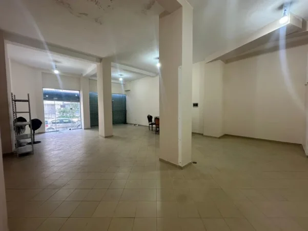 Tirane, jepet me qera ambjent biznesi Kati 0, 101 m² 600 € (Yzberisht)