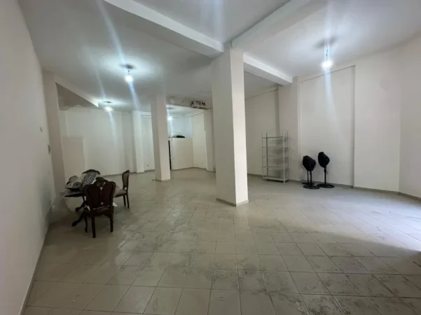 Tirane, jepet me qera ambjent biznesi Kati 0, 101 m² 600 € (Yzberisht)