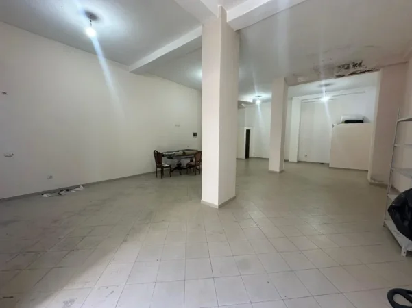 Tirane, jepet me qera ambjent biznesi Kati 0, 101 m² 600 € (Yzberisht)