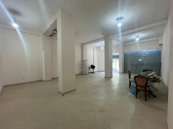 Tirane, jepet me qera ambjent biznesi Kati 0, 101 m² 600 € (Yzberisht)