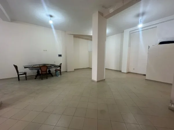 Tirane, jepet me qera ambjent biznesi Kati 0, 101 m² 600 € (Yzberisht)