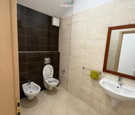 Tirane, jepet me qera dyqan Kati 0, 230 m² 6.000 € (delijorgji)