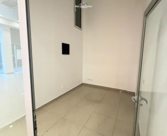 Tirane, jepet me qera dyqan Kati 0, 230 m² 6.000 € (delijorgji)