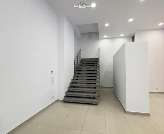Tirane, jepet me qera dyqan Kati 0, 230 m² 6.000 € (delijorgji)