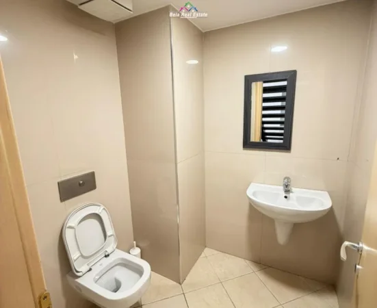 Tirane, jepet me qera dyqan Kati 0, 230 m² 6.000 € (delijorgji)