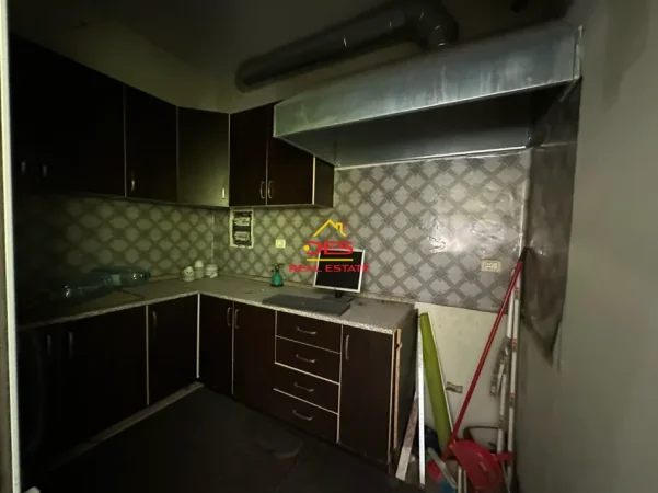 Vlore, shitet ambjent biznesi Kati 1, 70 m² 80.000 € (Rruga Mis Durhan)