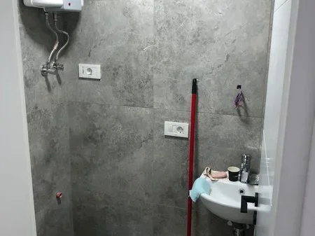 Tirane, jepet me qera dyqan Kati 0, 19 m² 350 € 