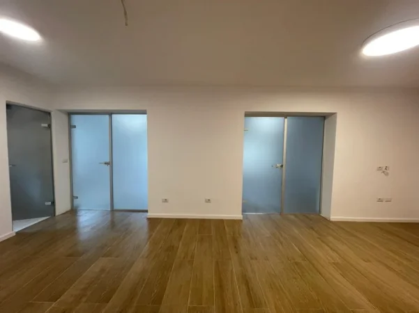 Tirane, jepet me qera ambjent biznesi Kati 2, 74 m² 700 € ("Asim Vokshi" përball Institutit "Harry T. Fultz")