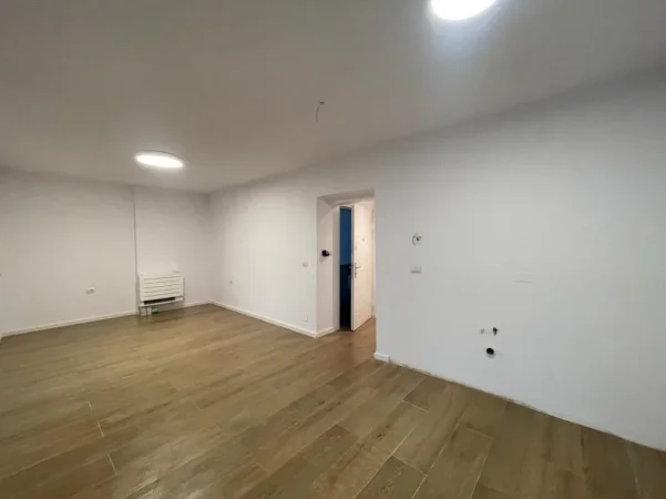 Tirane, jepet me qera ambjent biznesi Kati 2, 74 m² 700 € ("Asim Vokshi" përball Institutit "Harry T. Fultz")