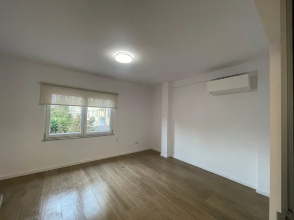 Tirane, jepet me qera ambjent biznesi Kati 2, 74 m² 700 € ("Asim Vokshi" përball Institutit "Harry T. Fultz")