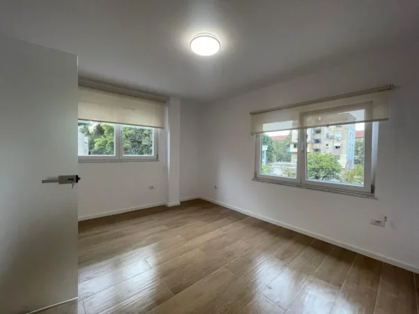 Tirane, jepet me qera ambjent biznesi Kati 2, 74 m² 700 € ("Asim Vokshi" përball Institutit "Harry T. Fultz")