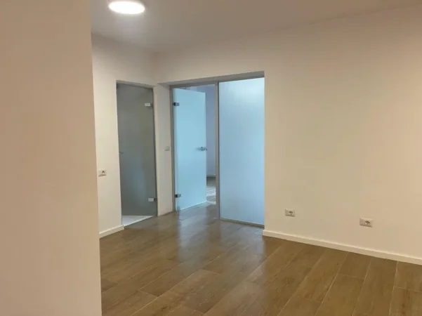 Tirane, jepet me qera ambjent biznesi Kati 2, 74 m² 700 € ("Asim Vokshi" përball Institutit "Harry T. Fultz")