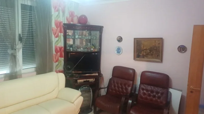 Tirane, jepet me qera apartament 1+1 Kati 3, 65 m² 400 € (Dhjetori)