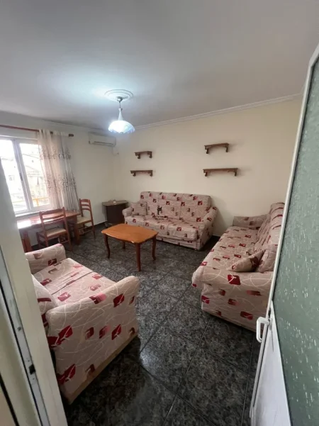 Tirane, jepet me qera apartament 1+1 Kati 4, 60 m² 450 € (ISH PARKU)