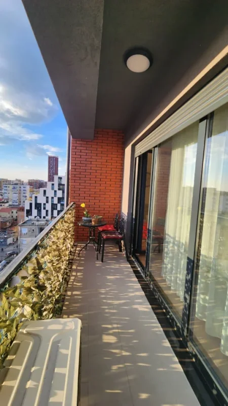 Tirane, jepet me qera apartament 2+1 Kati 7, 104 m² 1.100 € (Myslym Shyri)