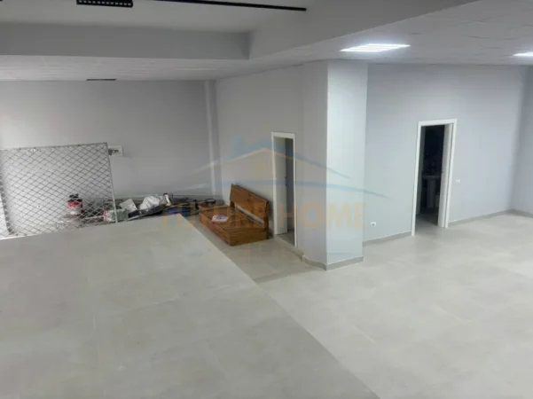 Tirane, jepet me qera ambjent biznesi Kati 0, 118 m² 1.000 € (Unaza e Re)