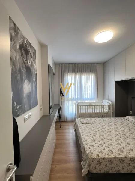 Tirane, jepet me qera apartament 2+1+Ballkon Kati 9, 95 m² 850 € (5 MAJI)