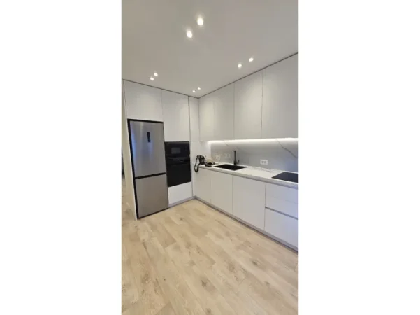 Tirane, jepet me qera zyre Kati 3, 110 m² 1.200 € 