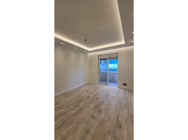 Tirane, jepet me qera zyre Kati 3, 110 m² 1.200 € 