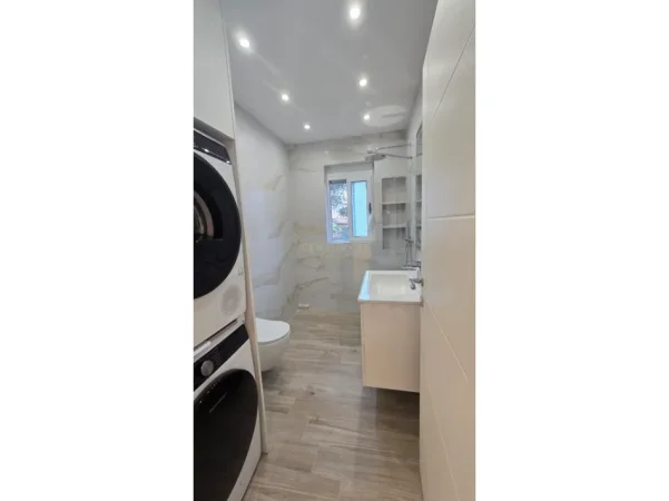 Tirane, jepet me qera zyre Kati 3, 110 m² 1.200 € 