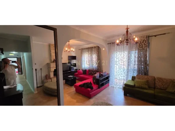 Tirane, shitet apartament 2+1 Kati 3, 80 m² 165.000 € (Restorant Durresi)