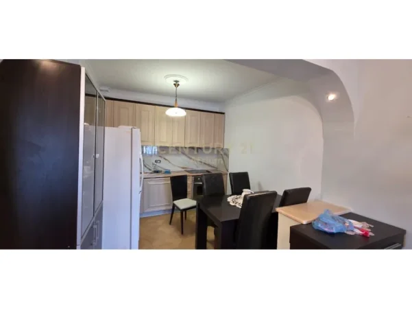 Tirane, shitet apartament 2+1 Kati 3, 80 m² 165.000 € (Restorant Durresi)