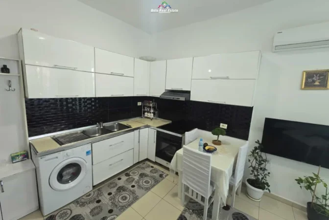 Tirane, jepet me qera apartament 1+1 Kati 5, 50 m² 530 € (pallatet agimi)
