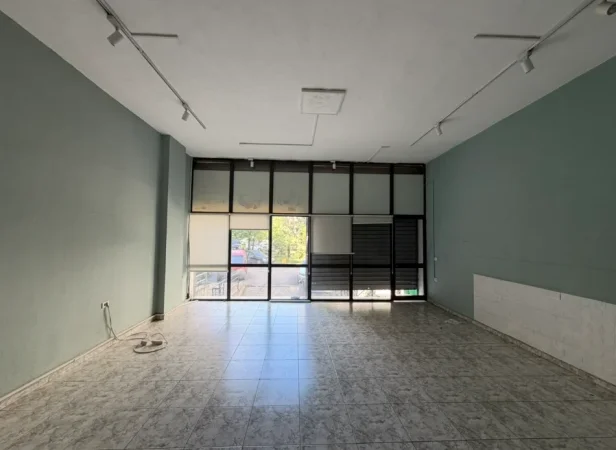 Tirane, jepet me qera ambjent biznesi Kati 0, 82 m² 800 € (rruga 5 maji)