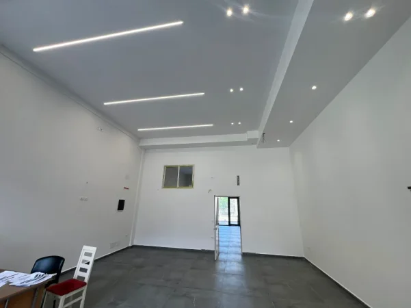 Shiten ambjente biznesi ne ASTIR, VILA L2 me  3000 €/m²