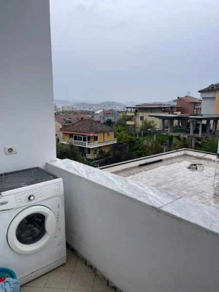 Tirane, jepet me qera garsonier 1+1 Kati 3, 220 € (institut)