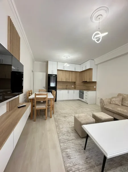 Tirane, jepet me qera apartament 2+1+Ballkon Kati 3, 95 m² 600 € (Teodor keko)