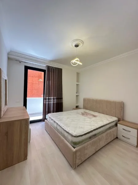 Tirane, jepet me qera apartament 2+1+Ballkon Kati 3, 95 m² 600 € (Teodor keko)