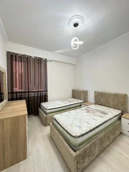 Tirane, jepet me qera apartament 2+1+Ballkon Kati 3, 95 m² 600 € (Teodor keko)
