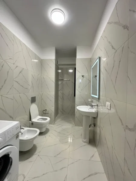 Tirane, jepet me qera apartament 2+1+Ballkon Kati 3, 95 m² 600 € (Teodor keko)