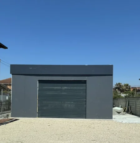 Tirane, jepet me qera magazine Kati 0, 140 m² 900 € (LAKNAS)