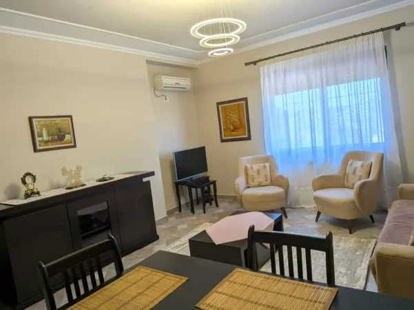 Tirane, jepet me qera apartament 2+1 Kati 10, 70 m² 630 € (Rruga Petro Nini Luarasi)