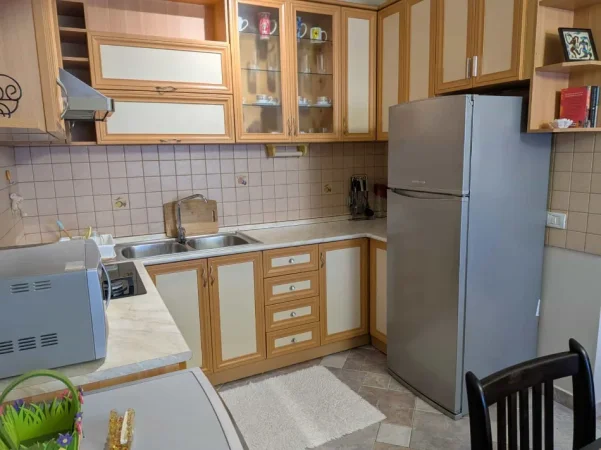 Tirane, jepet me qera apartament 2+1 Kati 10, 70 m² 630 € (Rruga Petro Nini Luarasi)