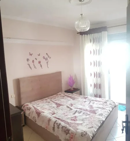 Tirane, jepet me qera apartament 2+1 Kati 4, 90 m² 400 € (MISTO MAME)