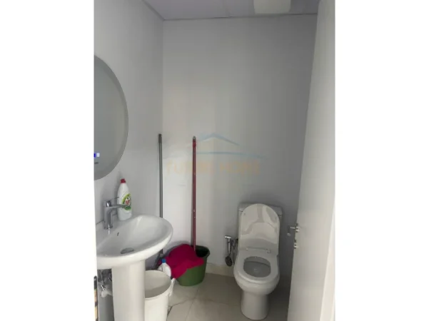 Tirane, jepet me qera ambjent biznesi Kati 0, 118 m² 1.000 € (ASTIR , Vila L)