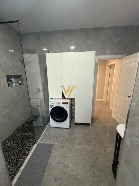 Tirane, jepet me qera apartament 2+1+Ballkon Kati 3, 120 m² 700 € (TEG)