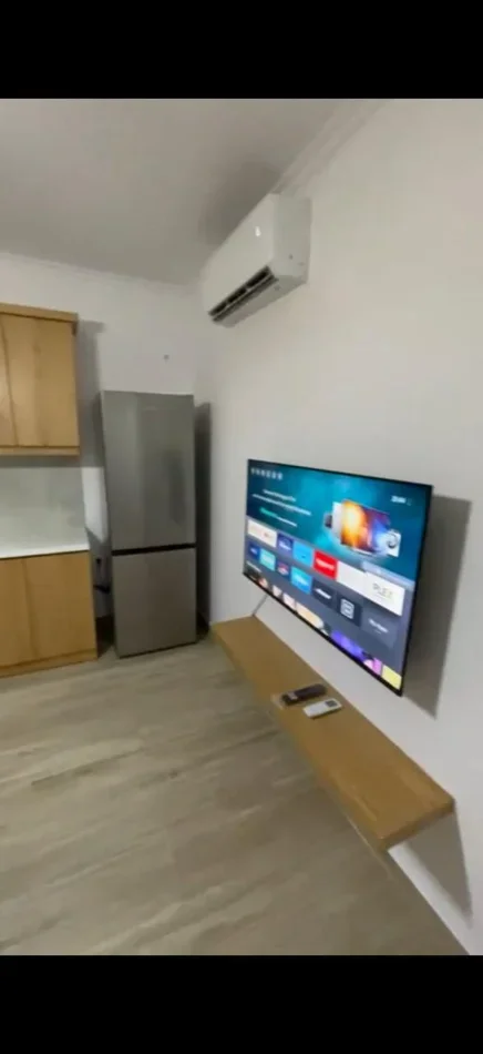 Tirane, jepet me qera apartament 1+1 Kati 1, 60 m² 500 € (ISH PARKU)