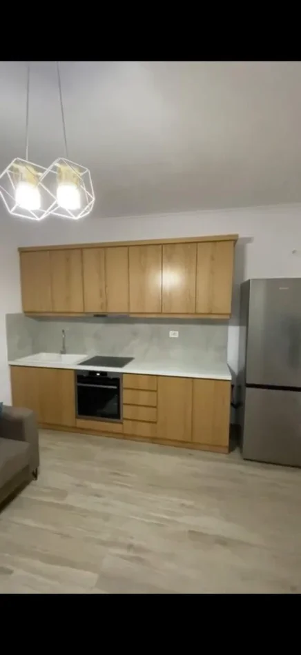 Tirane, jepet me qera apartament 1+1 Kati 1, 60 m² 500 € (ISH PARKU)